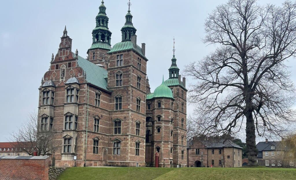 A picture of Rosenborg castle. 