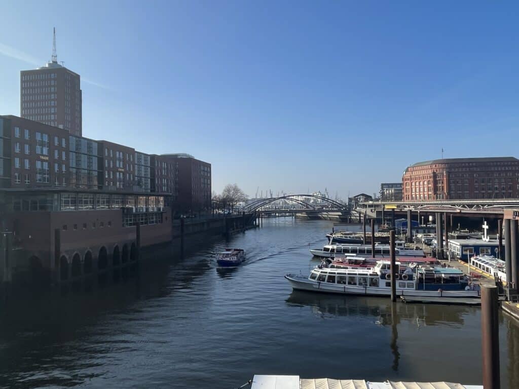 A picture of a canal in Hamburg.