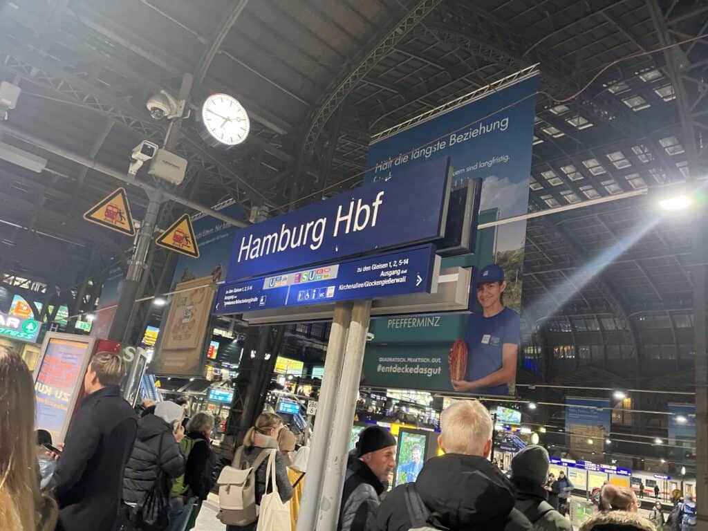 A picture of a sign in Hamburg central station saying "Hamburg Hbf"