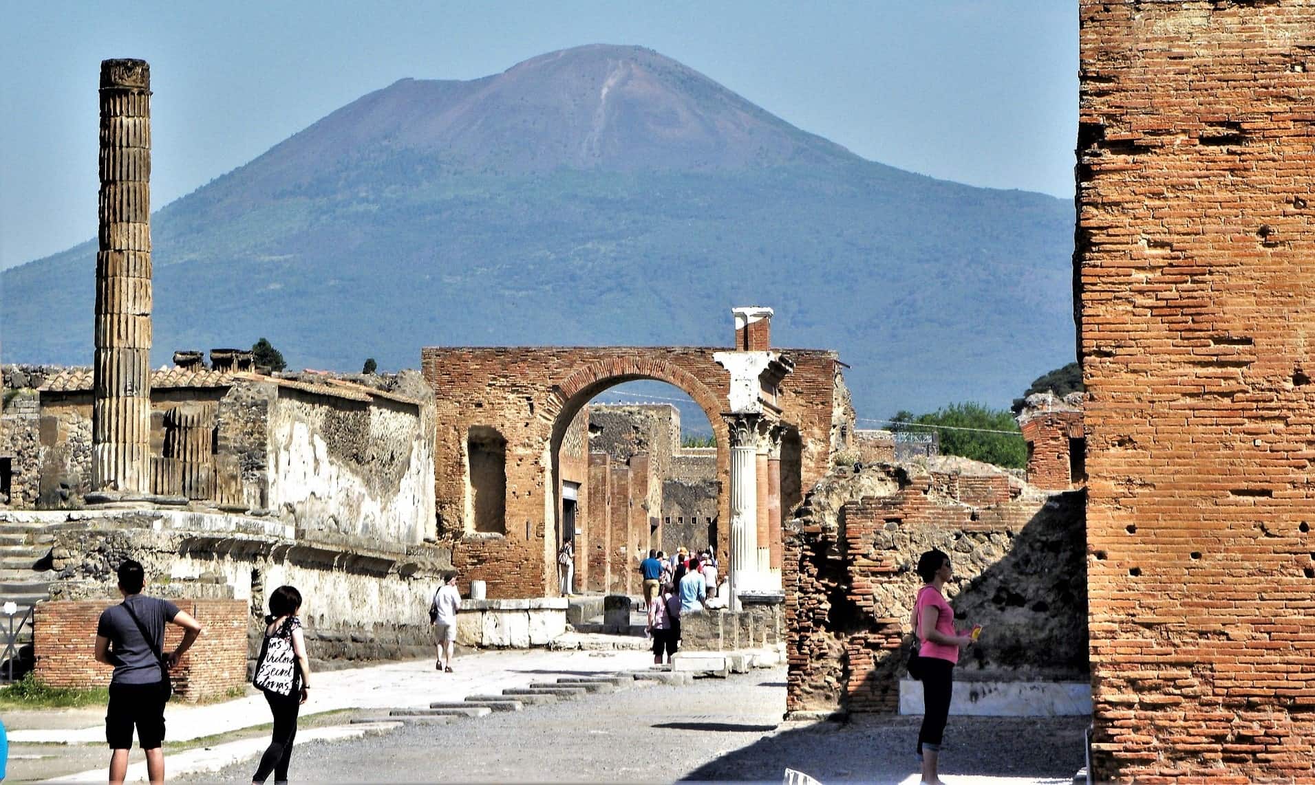 tour to pompeii