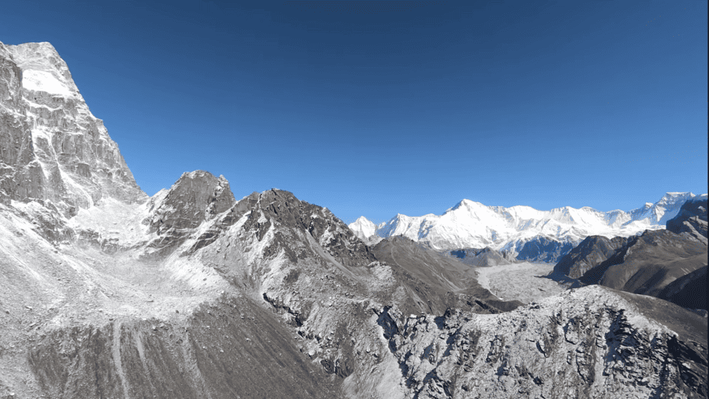 A picture of Everest. 